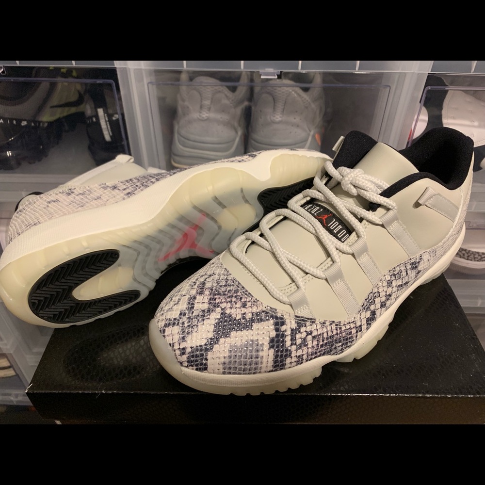 Jordan Retro 11 low Snake skin light bone